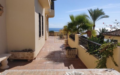 SPECTACULAR BEACHFRONT APARTMENT – VILLA GADEA, ALTEA